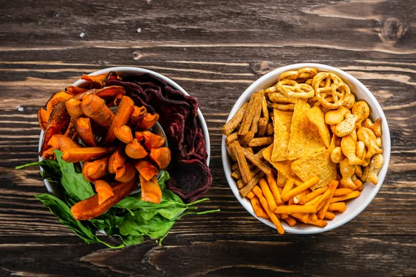 Healthy potato chips alternative - vegetable chips — Stock Image Healthy potato chips alternative - vegetable chips Stock Photo