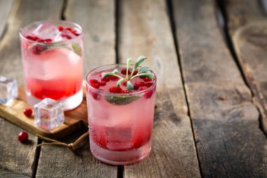 Kızılcık ve Adaçayı Kokteyl, sirke, içme alanı Kopyala