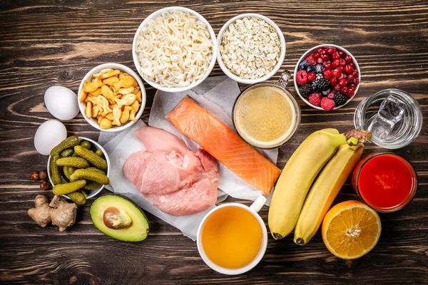 Selección de alimentos que ayudan con la resaca — Foto de Stock