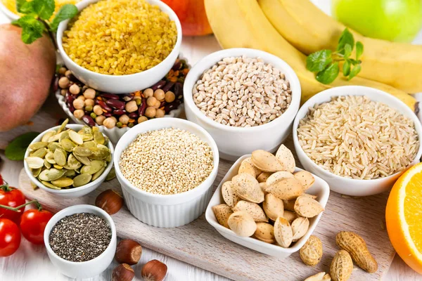 Selección de buenas fuentes de carbohidratos. Dieta vegana saludable —  Fotos de Stock
