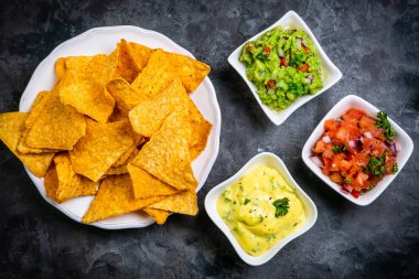 Meksika soslar - salsa, guacamole, peynir sos yelpazesi