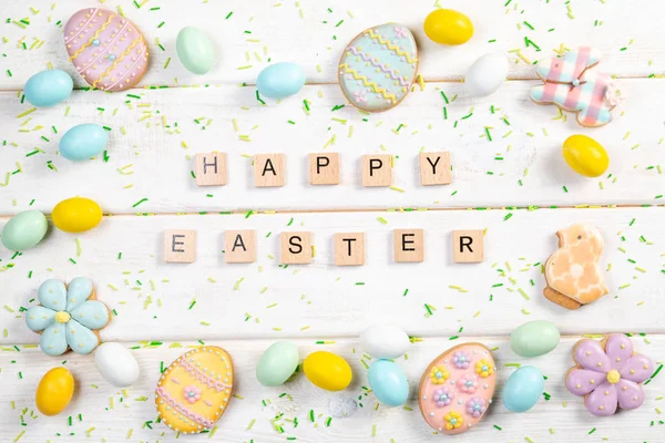 Paskalya arka plan - şekilli yumurta, çiçekler, tavşanlar gibi çerezler