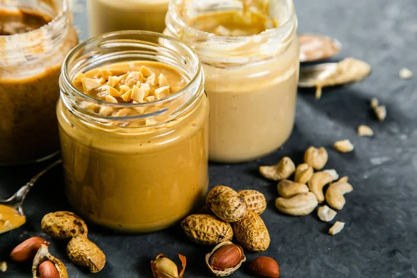 Вибір горіхового масла - арахіс, кеш'ю, насіння мигдалю та кунжуту — стокове фото