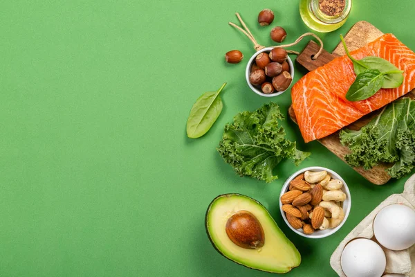 Keto diet koncept - lax, avokado, ägg, nötter och frön — Stockfoto