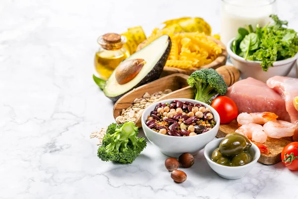 Pojęcie diety śródziemnomorskiej - mięso, ryby, owoce i warzywa — Zdjęcie stockowe