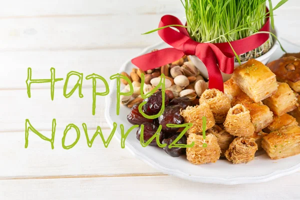 Nowruz holiday koncepció - fű, baklava édességek, diófélék és magvak — Stock Fotó