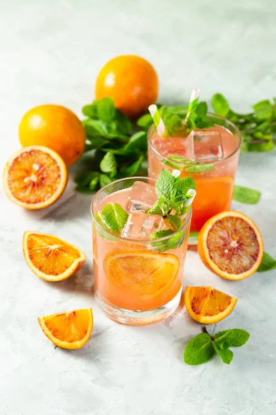 Bebida de naranja sangrienta e ingredientes —  Fotos de Stock