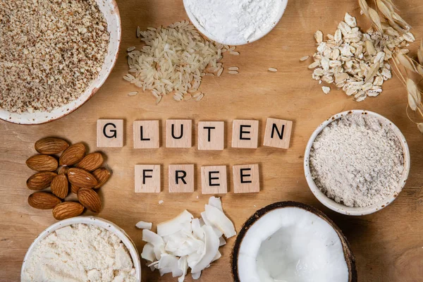 Gluten fri koncept - urval av alternativa mjöl och ingredienser — Stockfoto