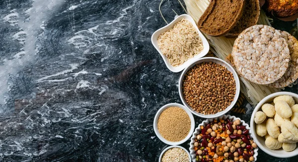 Gluten free diet concept - selection of grains and carbohydrates for people with gluten intolerance — Stock Photo, Image