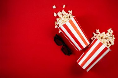 Film gece kavramı-pop Mısır, Gözlük, parlak kırmızı arka plan