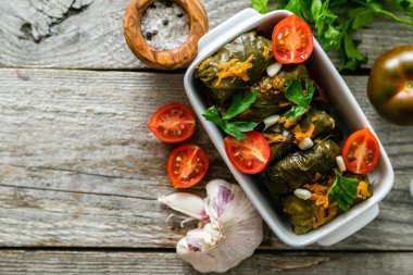 Geleneksel yeşil, türk ve gürcü gıda dolma