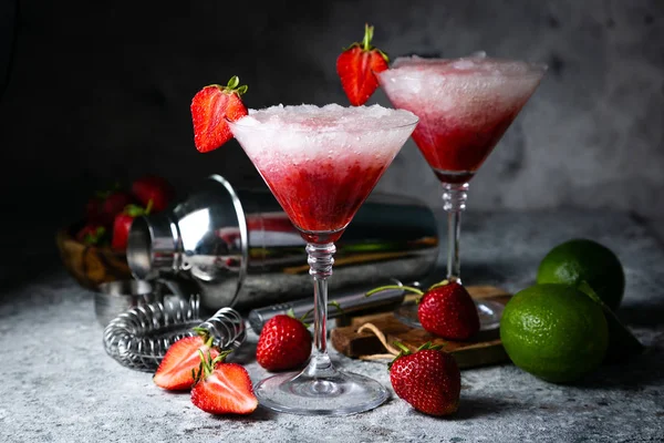 Cocktail de margarita aux fraises et ingrédients — Photo