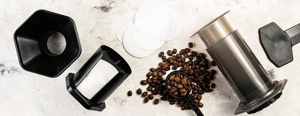 Concept de café - grains, moulu, instantané, capsules, fond de marbre — Photo