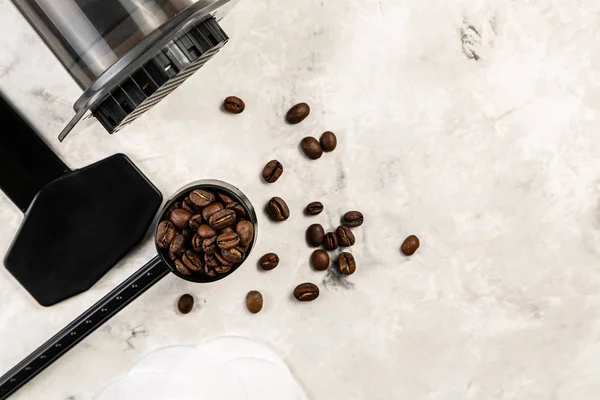 Concept de café - grains, moulu, instantané, capsules, fond de marbre — Photo