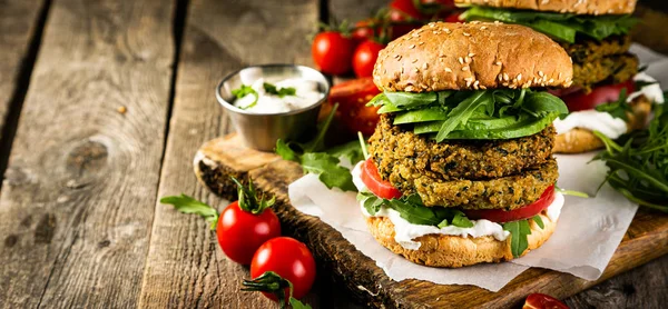 Vegan zucchini burger and ingredients on rustic wood background — Stock Photo, Image