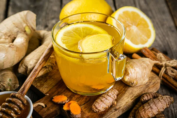 Fall immune system booster - ginger and turmeric tea and ingredients — Stock Photo, Image