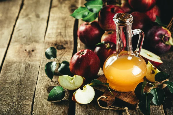 Sidra de manzana en frasco de vidrio — Foto de Stock