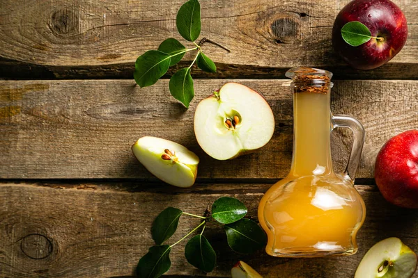 Sidra de manzana en frasco de vidrio — Foto de Stock