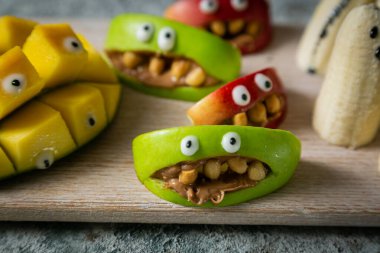 Cadılar Bayramı çocukları parti yemekleri - kırsal alanda tatlılar