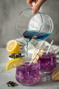 Galaksinin rengi değişen bezelye limonatası
