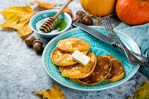 Pumpkin pancakes on rustic wood background — Stock Photo, Image