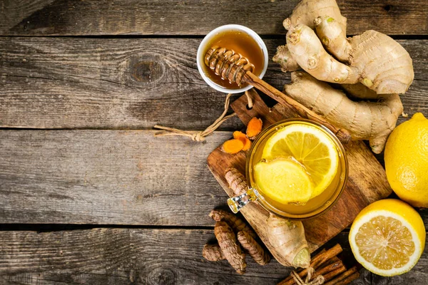 Fall immune system booster - ginger and turmeric tea and ingredients — Stock Photo, Image