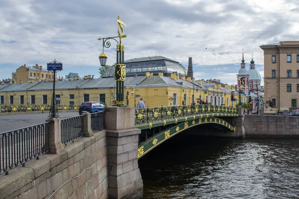 Petersburg, nehrin Fontanka, St. Panteleimon köprüden