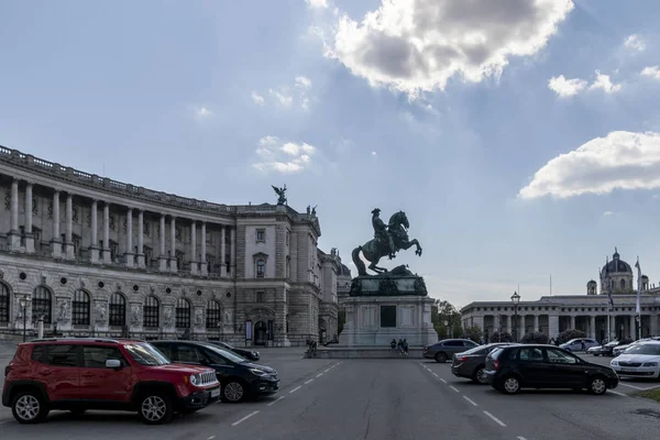 ウィーンのヘルデン広場とホーフブルク. — ストック写真