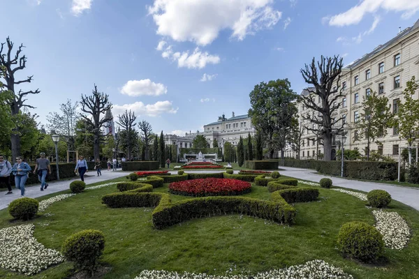 Park w centrum Wiednia, Austria. — Zdjęcie stockowe