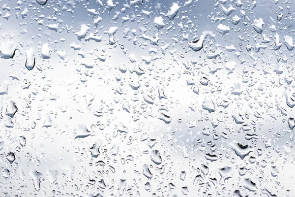 Regentropfen Auf Der Fensterglasoberfläche Mit Wolkenverhangenem Himmel Natürliche Kulisse Der — Stockfoto