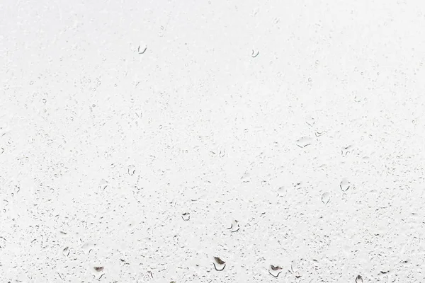 Regen Druppels Glazen Oppervlak Met Grijze Lucht Achtergrond Natuurlijke Achtergrond — Stockfoto