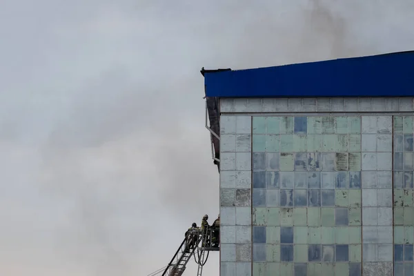 Rusko Kaluga Září 2020 Tým Hasičů Ochranných Oblecích Helmách Schodech — Stock fotografie