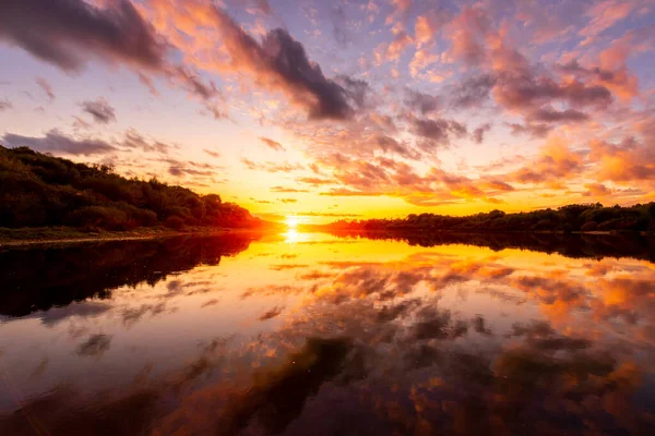 Eine Szene Bei Sonnenuntergang Oder Sonnenaufgang Über Einem See Oder — Stockfoto