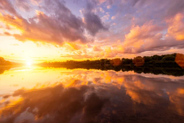 Eine Szene Bei Sonnenuntergang Oder Sonnenaufgang Über Einem See Oder — Stockfoto