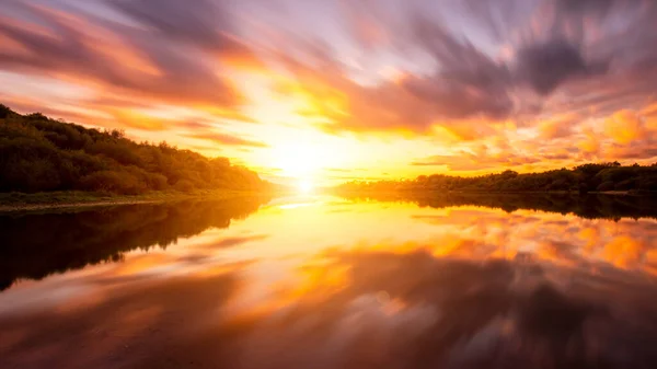 Eine Szene Bei Sonnenuntergang Oder Sonnenaufgang Über Einem See Oder — Stockfoto