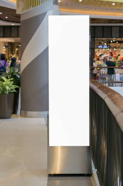 boş beyaz afiş Havaalanı food court, kopya alanı ile