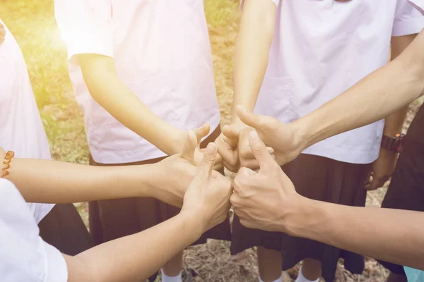Young People Joining Hands Together Outdoors Sign Good Teamwork — Stock Photo, Image