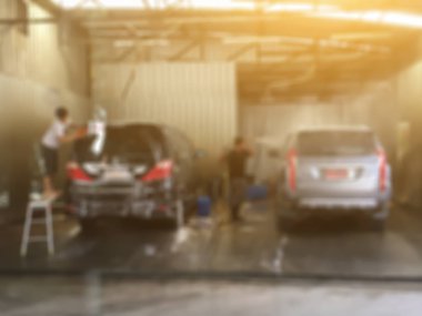 Araba yıkama işçilerin arka plan bulanık