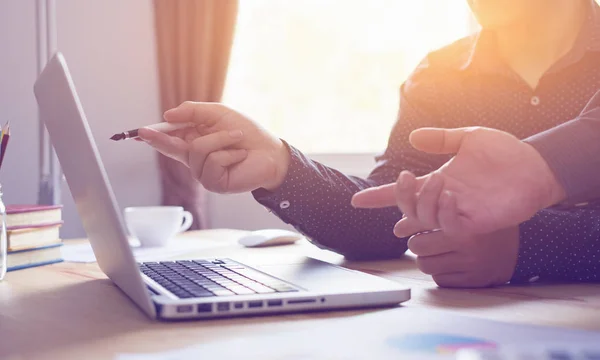 Project Managers Discussing Laptop Gesturing — Stock Photo, Image