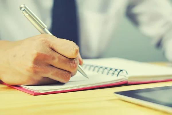 Estudiante Mano Celebración Pluma Escritura Haciendo Examen Universidad — Foto de Stock