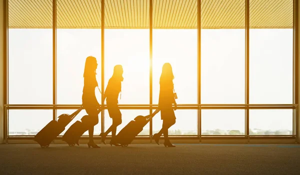 Silhouette Young Girl Luggage Walking Airport Women Showing Something Window — Stock Photo, Image