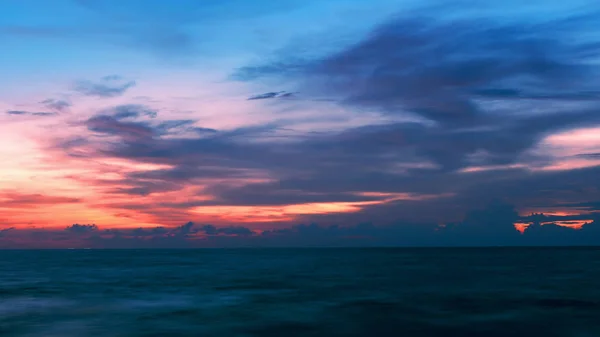 Céu Dramático Sobre Mar Pôr Sol Hora Noite — Fotografia de Stock