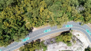 Baraj çevresinde bisiklet lane, güzel doğa manzara phuket Tayland drone uçan hava fotoğrafın.