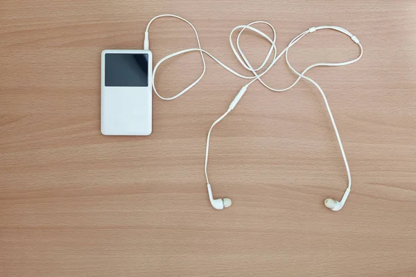 Muziekspeler Met Witte Koptelefoon Houten Achtergrond — Stockfoto