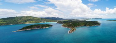 Havadan görünümü dron shot panorama laem promthep cape, güzel sahne andaman Denizi yaz sezonu, phuket Tayland.