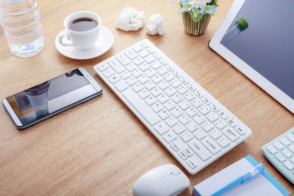 Mesa Oficina Con Objetos Para Negocios Coffee Break Sobre Fondo — Foto de Stock