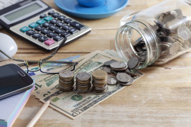 sikke para banknot Euro ve dolar, tasarruf ve finans ve iş planlaması kavramı üzerinde.