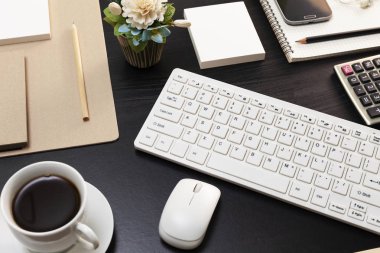 İş yeri ve iş eşyalarının çalışma masası.