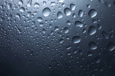 Su damlaları karanlık duvar ve ışık, su damlası için arka plan ve tasarım.