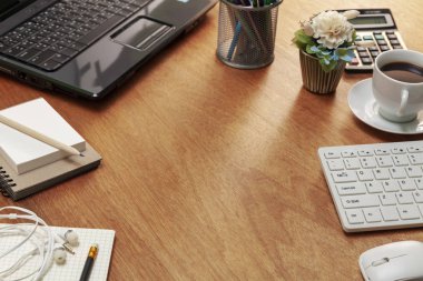 İş yeri ve iş eşyalarının çalışma masası.